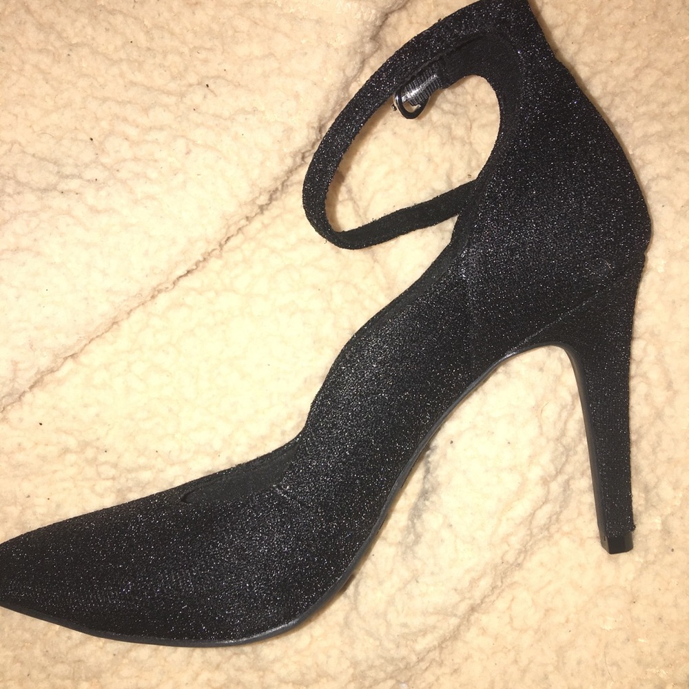 High heels - Picture 2 of 5